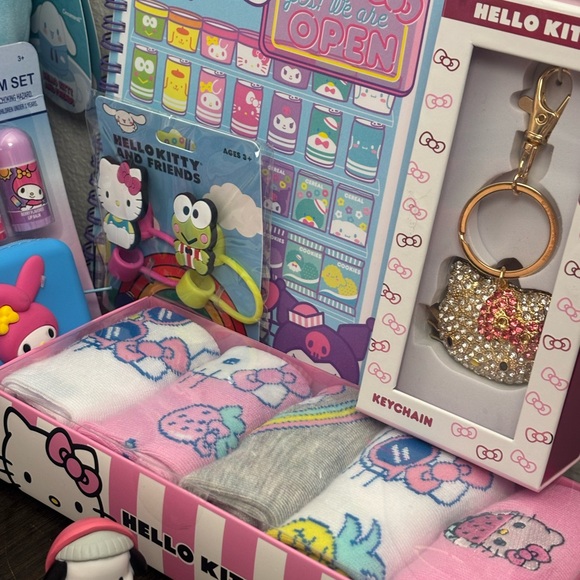 Hello Kitty And Friends Bag Charm Bundle Set - Picture 4 of 5